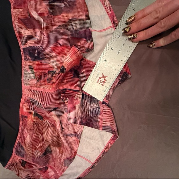 Lululemon Speed Up Low Rise Shorts 2.5” Inseam Pink/Black Size 6/Small MSRP $68 - Picture 5 of 13